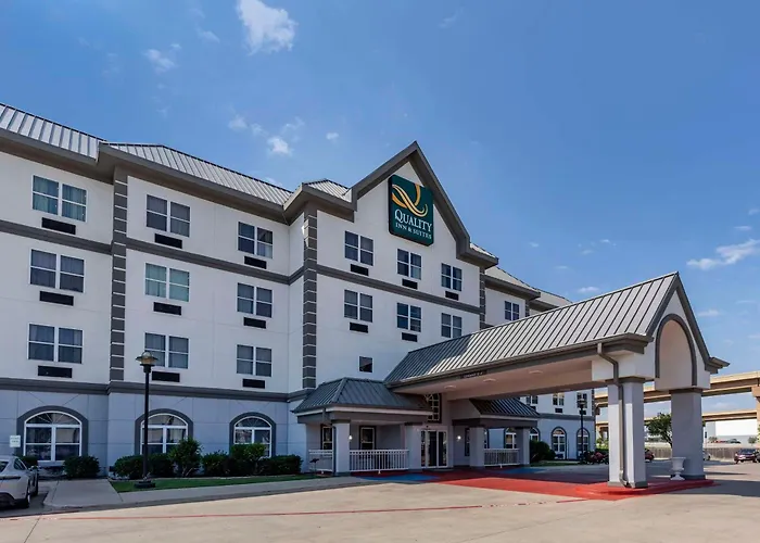 Quality Inn & Suites I-35 / Walnut Hill